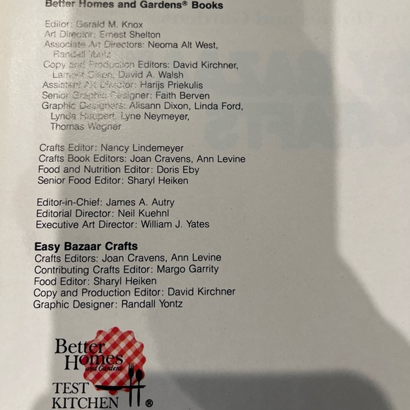 Vintage Better Homes and Gardens Easy Bazaar Crafts Hardcover Book  1981 - Picture 4 of 12